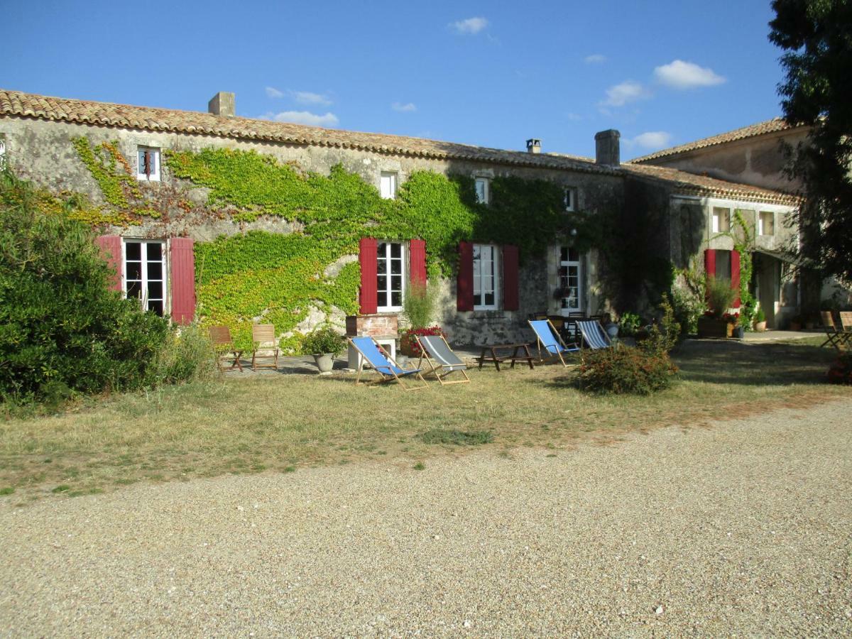 Vila Logis De Bois Roche Saint-Bonnet-sur-Gironde Exteriér fotografie