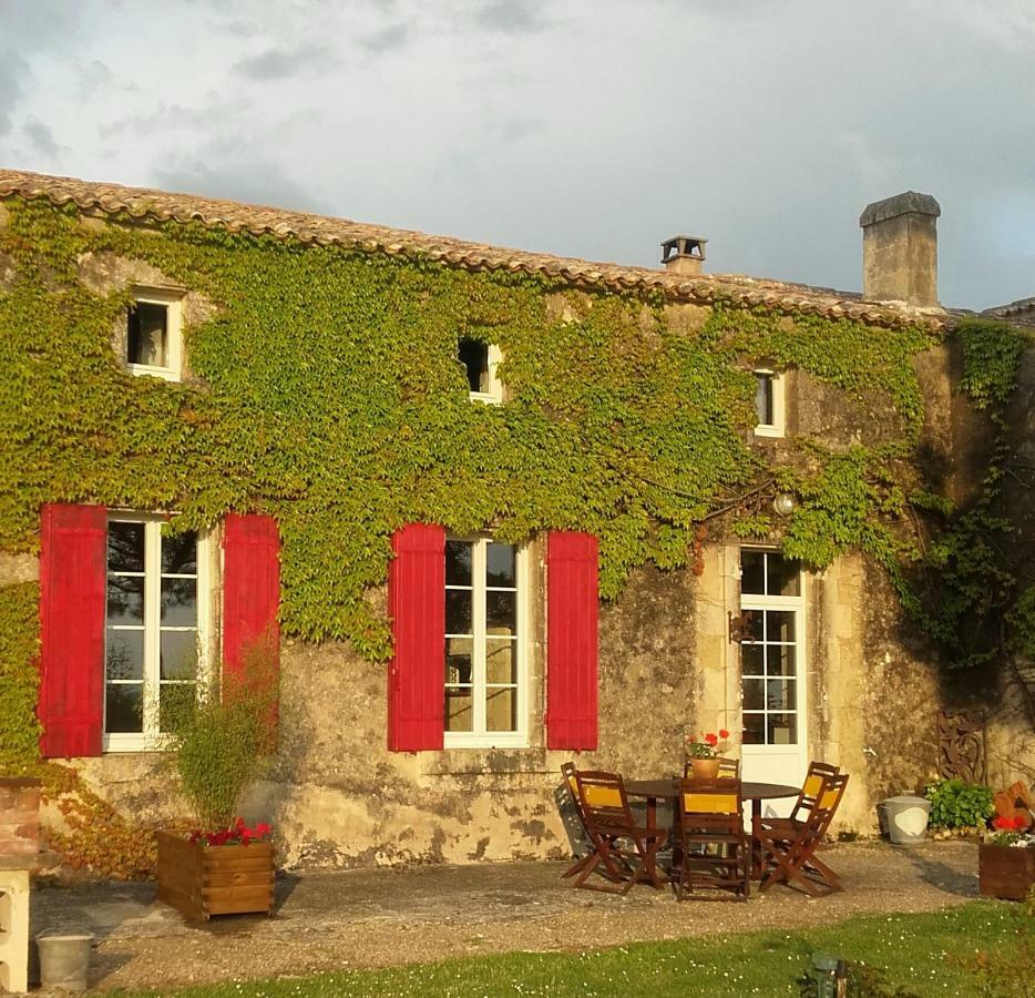 Vila Logis De Bois Roche Saint-Bonnet-sur-Gironde Exteriér fotografie