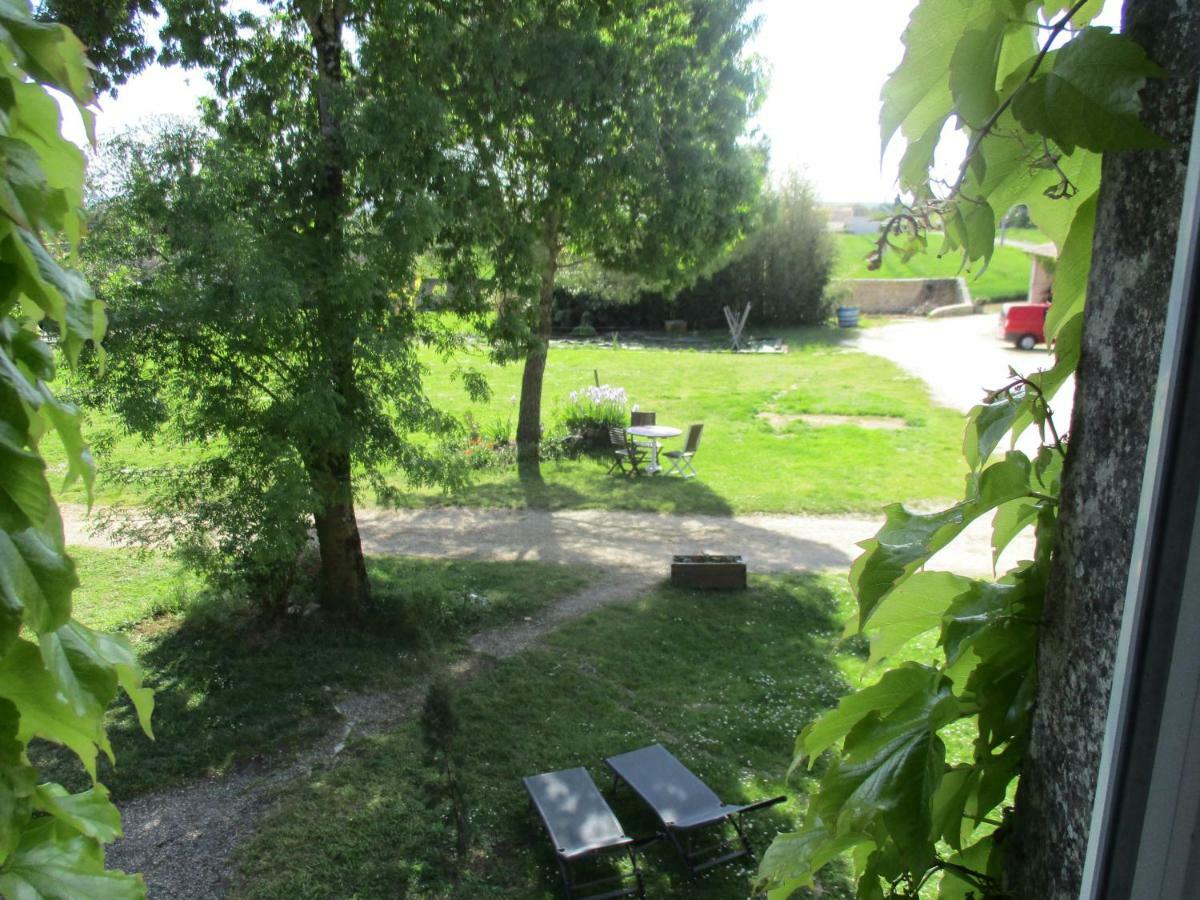 Vila Logis De Bois Roche Saint-Bonnet-sur-Gironde Exteriér fotografie
